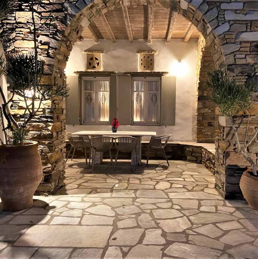 πέτρα Καρύστου χωρίς γλιστρήματα,
πλάκες Καρύστου για κουζίνα,
πλάκες Καρύστου για μπάνιο,
Πέτρινα δάπεδα Καρύστου