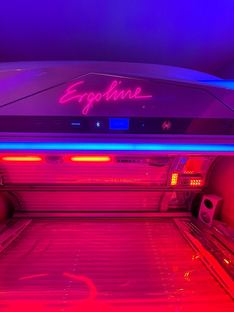 Μαύρισμα Solarium: Πώς Χτίζεται, Πώς Κρατά και Τι το Χαλά